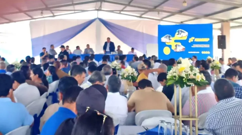 Transportistas interprovinciales reunidos para exigir mayor compensación por diésel en Ecuador
