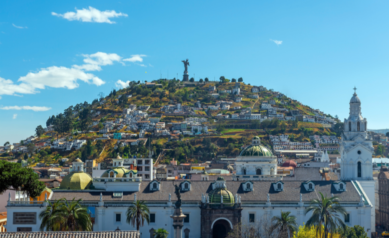 Calendario del feriado en Ecuador con las fechas de descanso de noviembre y diciembre 2025.