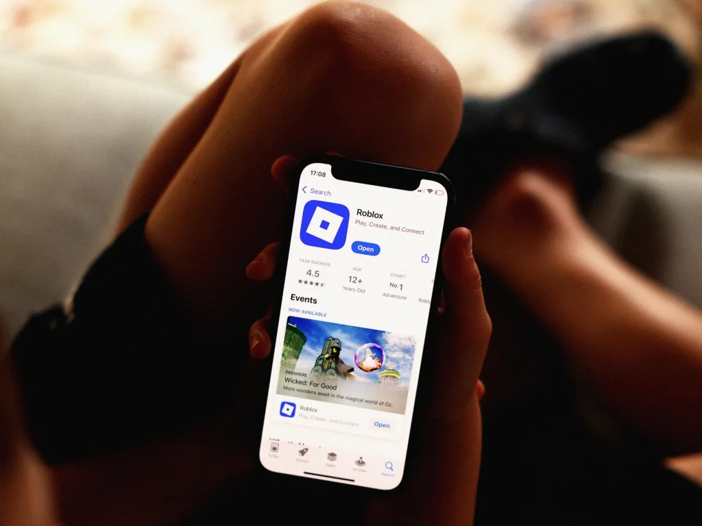 Representación técnica de los errores en el sistema de verificación de edad en Roblox mediante escaneado facial.