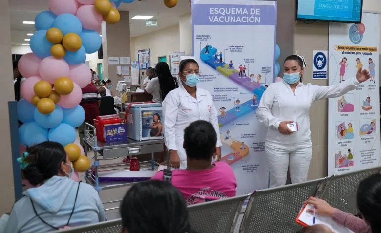 Hospital centinela de Ecuador con personal médico en contexto de brotes e inseguridad sanitaria