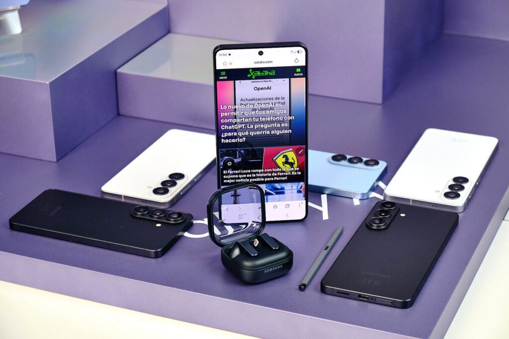 El nuevo Samsung Galaxy S26 Ultra en color Violeta Cobalto destacando su renovada cámara de 200MP.