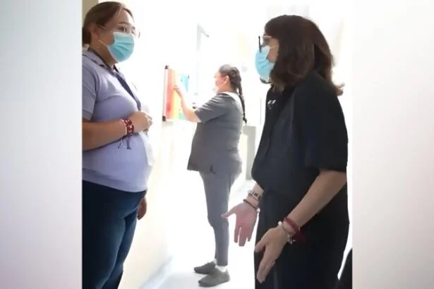 La visita de la vicepresidenta a centro de salud de Quito generó expectativa, pero pacientes denuncian que persisten fallas estructurales.