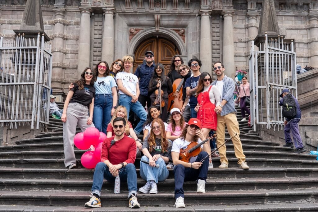 intervención artística por llegada de Ed Sheeran en Quito Ecuador