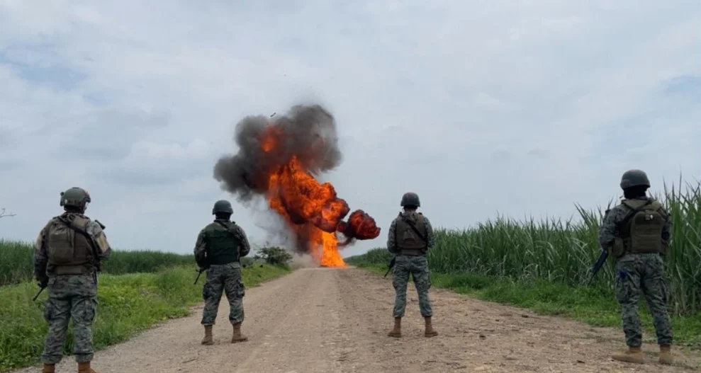 pista clandestina destruida por Fuerzas Armadas en la Costa de Ecuador