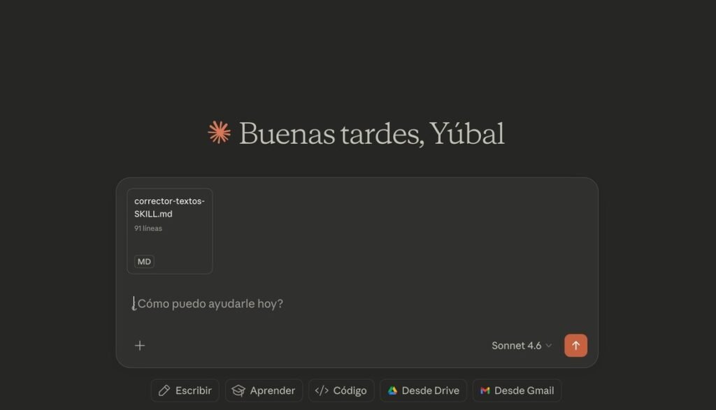 Interfaz de Anthropic adjuntando Skills externas en archivos .md de Claude para una sesión de chat personalizada.