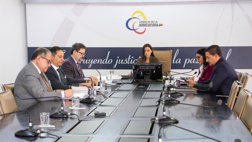 Fotografía de archivo del Pleno del Consejo de la Judicatura de Ecuador analizando los expedientes disciplinarios de la Judicatura.