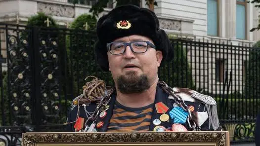 Cinta de la policía polaca acordonando el aparcamiento de Biała Podlaska donde fue asesinado el caricaturista ruso.