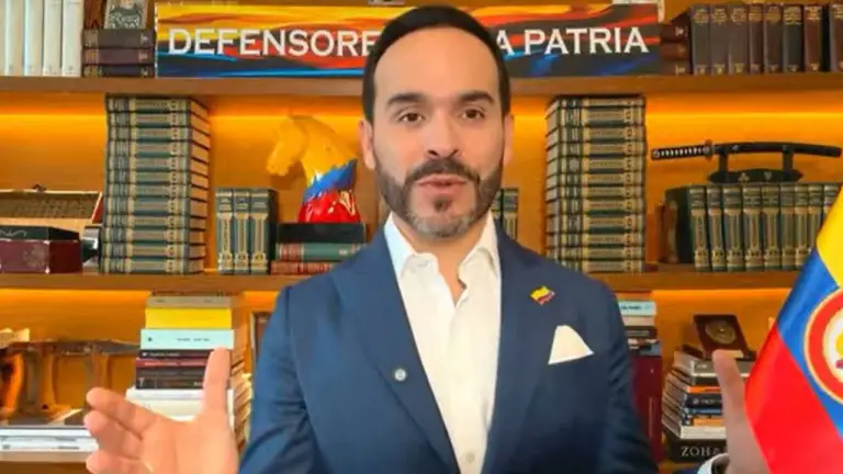 El presidente electo Abelardo de la Espriella durante una transmisión en vivo explicando las cifras macroeconómicas de la transición.