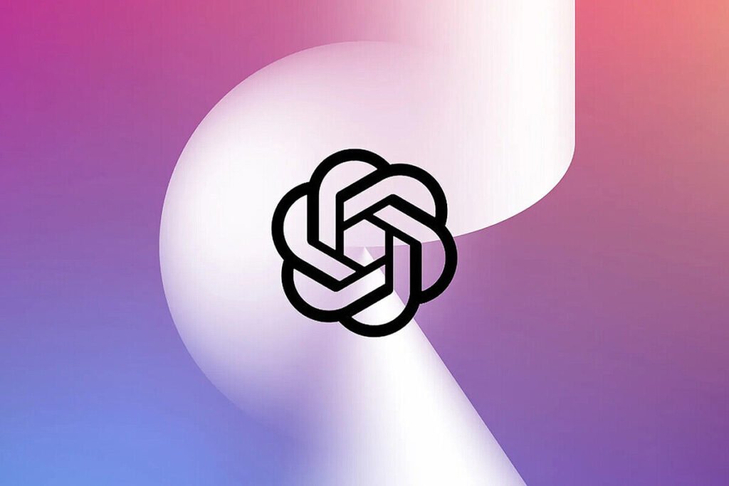 Logotipo luminoso de OpenAI reflejado sobre una pantalla oscura con códigos de error y advertencias gubernamentales de restricción, representando la orden de restringir el lanzamiento de GPT 5.6.