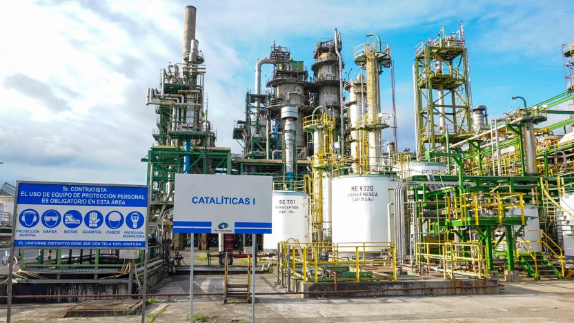 Vista panorámica de la Unidad Catalítica 1 operando con normalidad gracias a los trabajos de recuperación de la Refinería Esmeraldas.