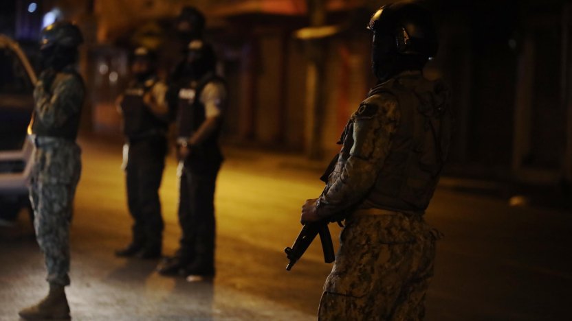 Operativo policial tras la masacre en Durán que dejó cinco fallecidos y seis heridos afuera de un restaurante