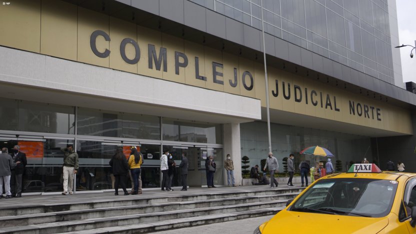 Gabriela L., exjueza procesada en el caso Fachada, durante una diligencia judicial tras la revocatoria de su prisión preventiva.