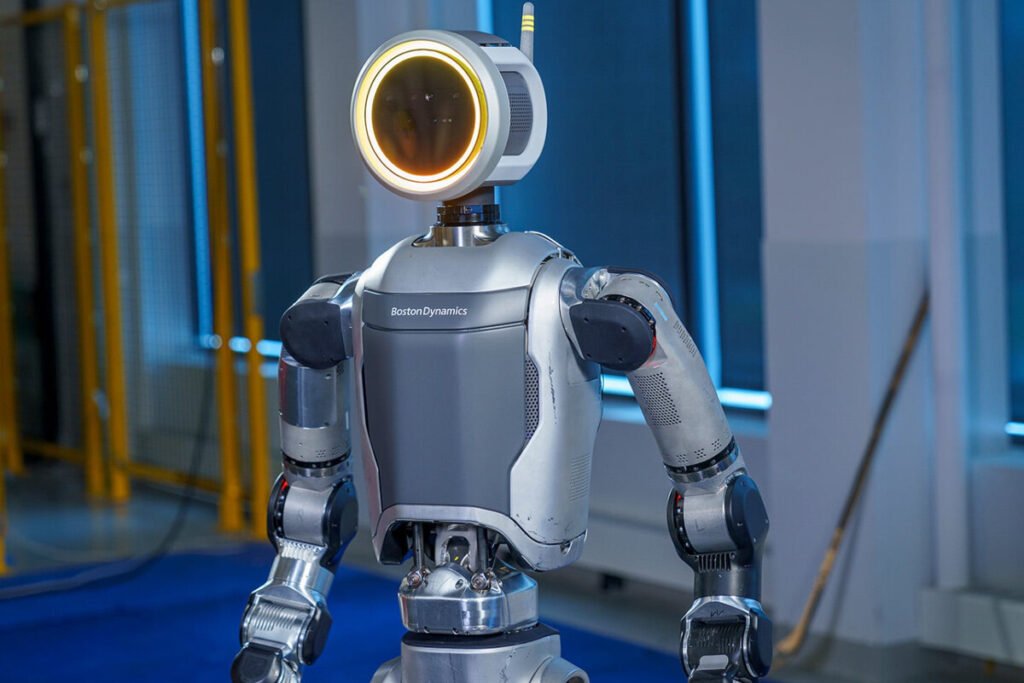 Línea de producción robótica automatizada ensamblando componentes de memoria DRAM en una fábrica surcoreana moderna, ilustrando el plan de inversión tecnológica de Seúl.