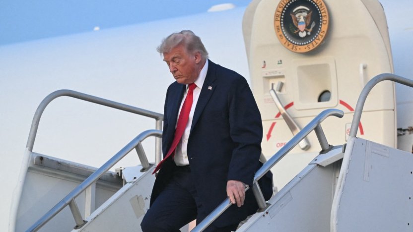 El presidente de Estados Unidos, Donald Trump, ofreciendo un discurso sobre seguridad internacional en la cumbre de la OTAN.