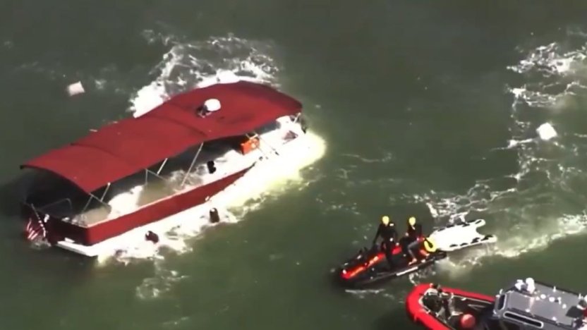 Embarcaciones de rescate y helicópteros buscan a los desaparecidos tras el naufragio de un barco en la bahía de San Francisco.