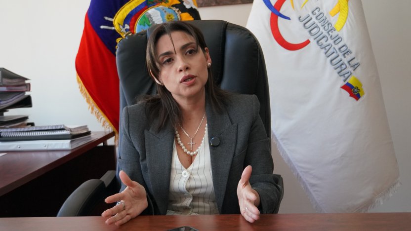 Mercedes Caicedo durante una entrevista sobre la situación del Consejo de la Judicatura y los retos del sistema judicial.