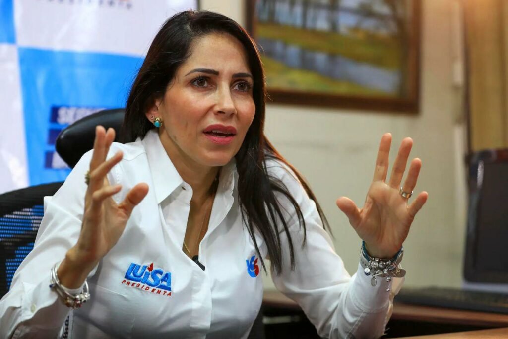 Notificación legal e impugnación contra la candidatura de Luisa González en el proceso electoral.