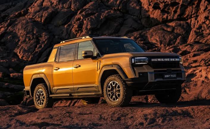 Presentación oficial de la nueva pickup JETOUR F700 en el evento AutoShow Guayaquil 2026.