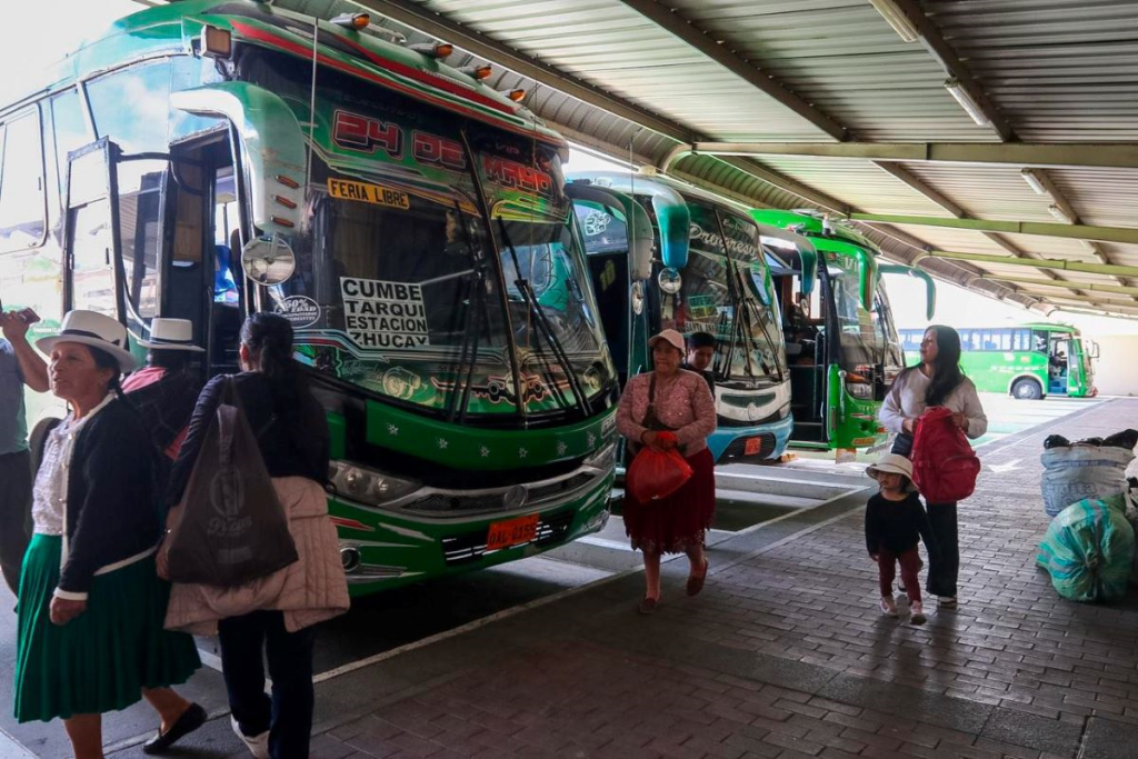 Terminal de buses en Cuenca donde se fiscalizan los **pasajes en Cuenca desde el 1 de agosto