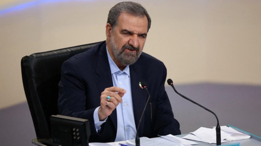 Embarcaciones de carga y buques petroleros transitando cerca del estrecho de Ormuz.