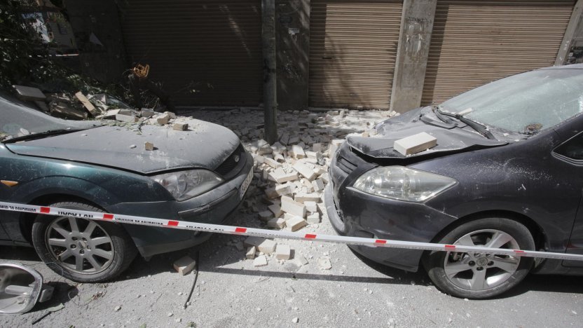 Escombros en las calles tras el terremoto de magnitud 4,8 en Granada