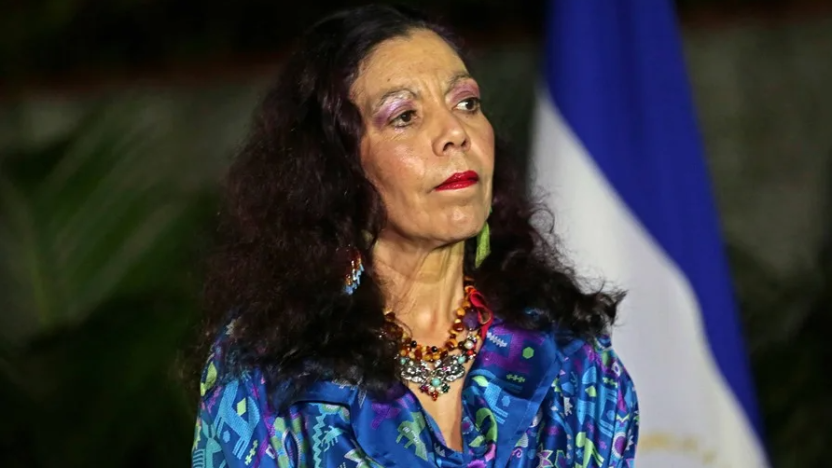 Rosario Murillo durante una transmisión oficial mientras Rosario Murillo arremete contra la oposición nicaragüense