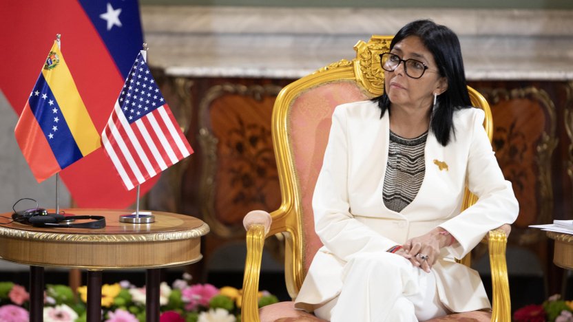 Balancín de extracción sobre campo de producción vinculado al acuerdo petrolero Venezuela con Estados Unidos.