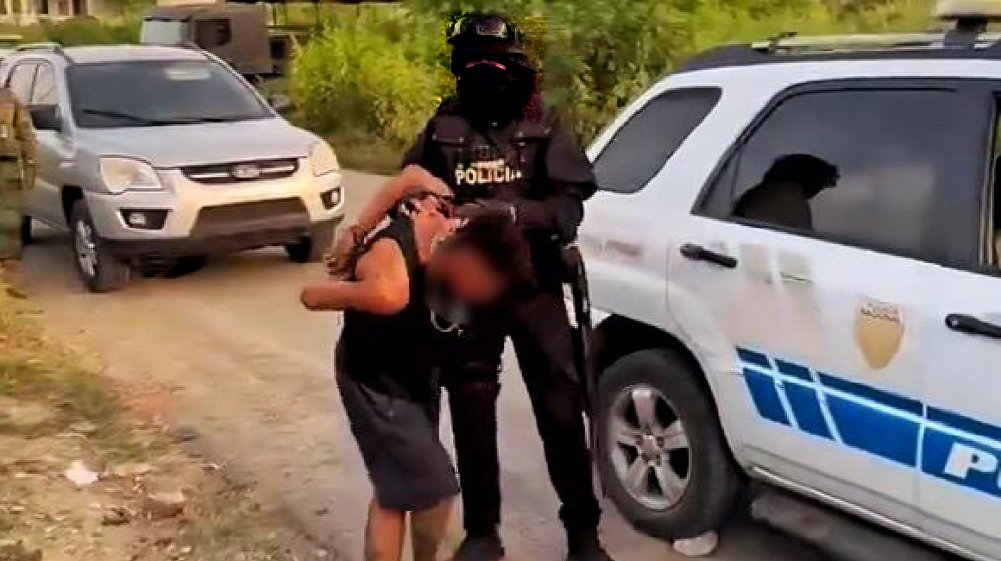 Orden de prisión preventiva para dos sospechosos vinculados al homicidio de cinco personas en Puerto López