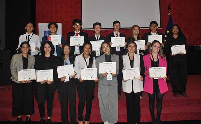 Estudiantes universitarios y CoCoEcu participan en simulación del Consejo Europeo 2024