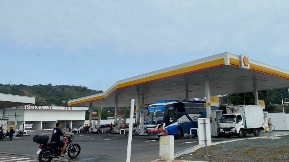 Noboa Emite Decreto para Otorgar Bono por Fin del Subsidio a la Gasolina