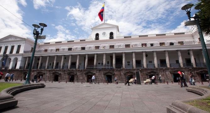La Presidencia ordenó la reproducción del himno nacional en cadena nacional
