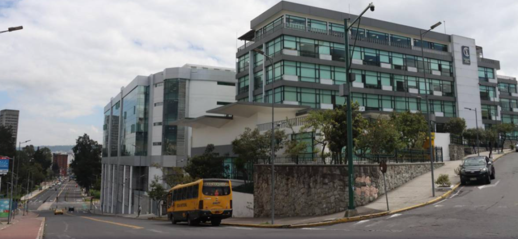 Contraloría examinará contratos colectivos en empresas públicas
