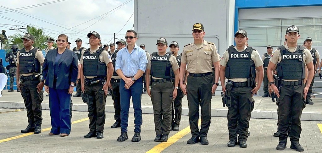 Daniel Noboa entrega equipamiento nuevo a la Policía Nacional