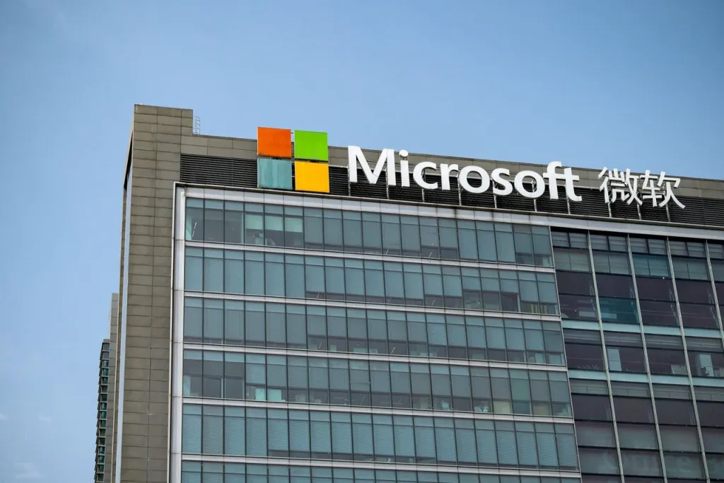 Caída de Microsoft: Fallo informático afecta aerolíneas, bancos y empresas