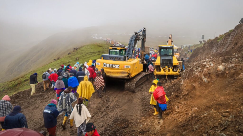 Reviviendo el camino del Inca: Comuneros de Ecuador unen la Sierra Central con la Costa y Amazonía