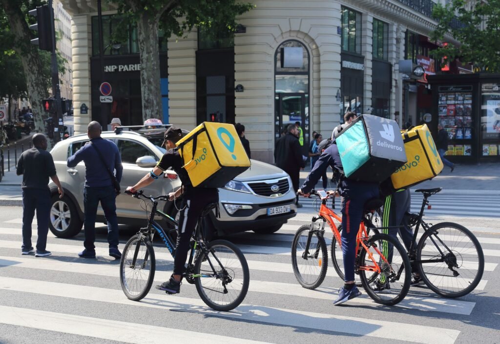 Concejo Metropolitano de Quito inicia debate sobre regularización del servicio de delivery