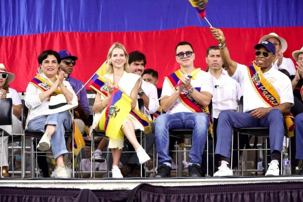 Daniel Noboa en el desfile cívico ecuatoriano en Nueva York