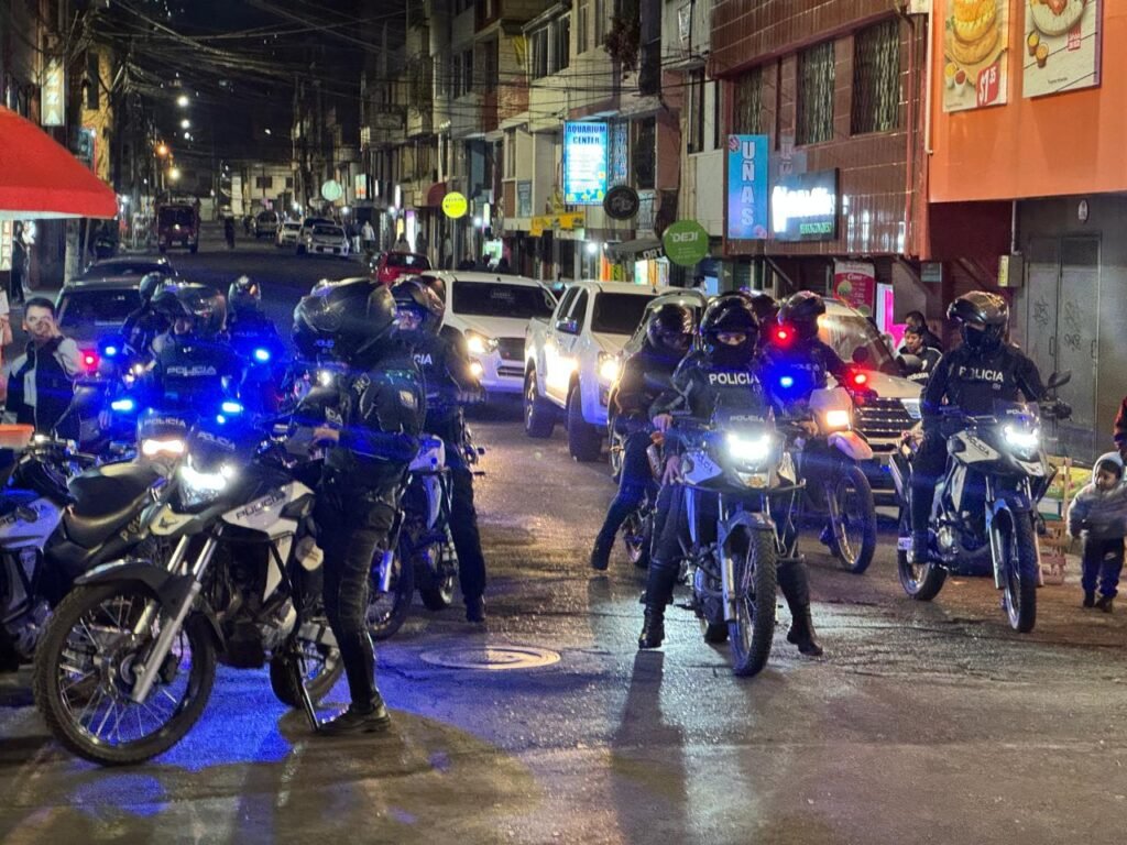 Policía realiza operativo en Solanda tras asesinato de tres jóvenes