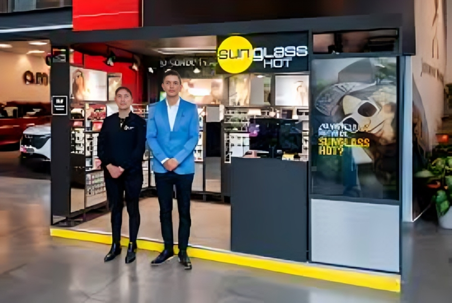 Sunglass Hot reabre en Quito: Nuevos espacios para una experiencia óptica vanguardista