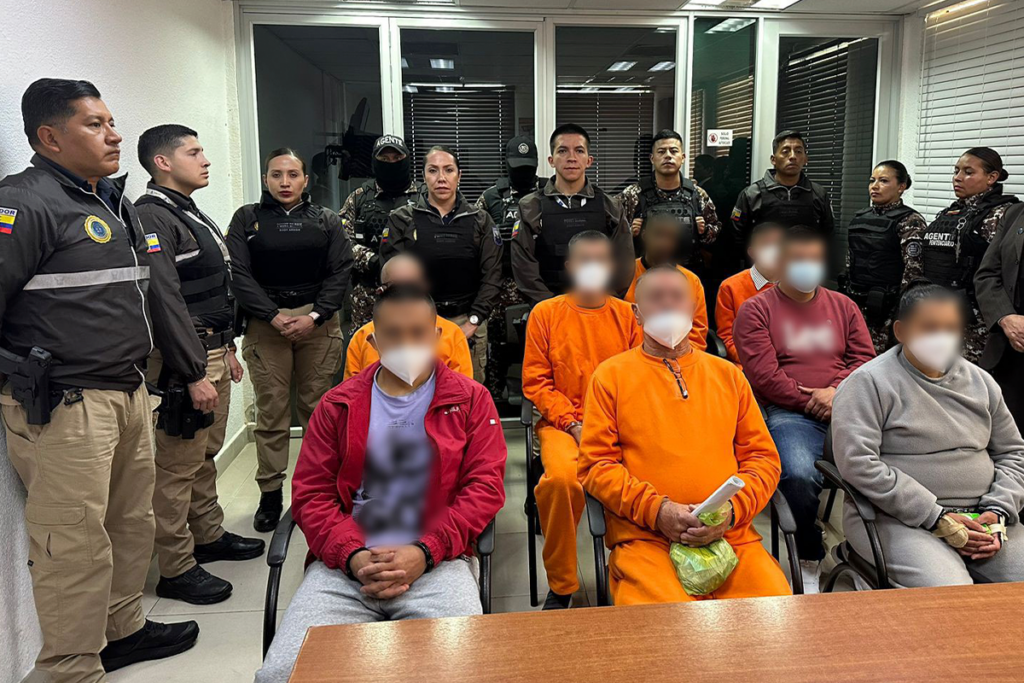 Ocho colombianos repatriados desde las carceles de Ecuador.
