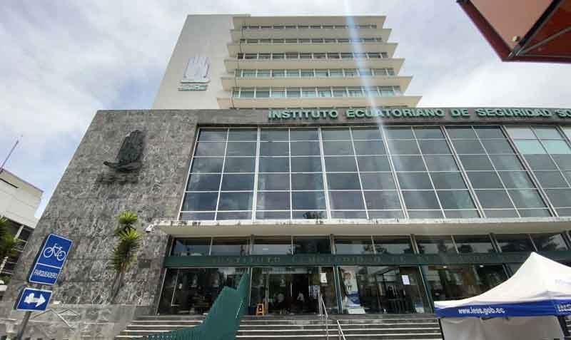 IESS: Estudio plantea alza de aportes por déficit