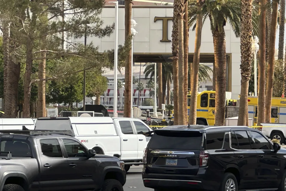 Explosión de Tesla Cybertruck frente al hotel Trump marca inicio del cambio presidencial