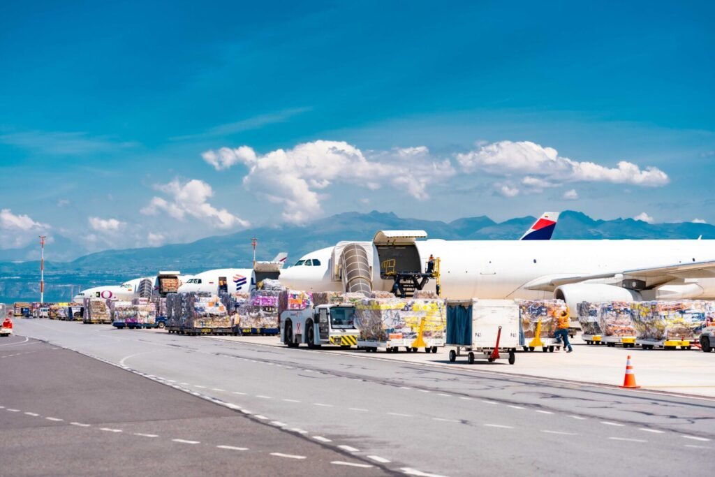 Comenzó la temporada de carga de San Valentín 2025 en el Aeropuerto Mariscal Sucre