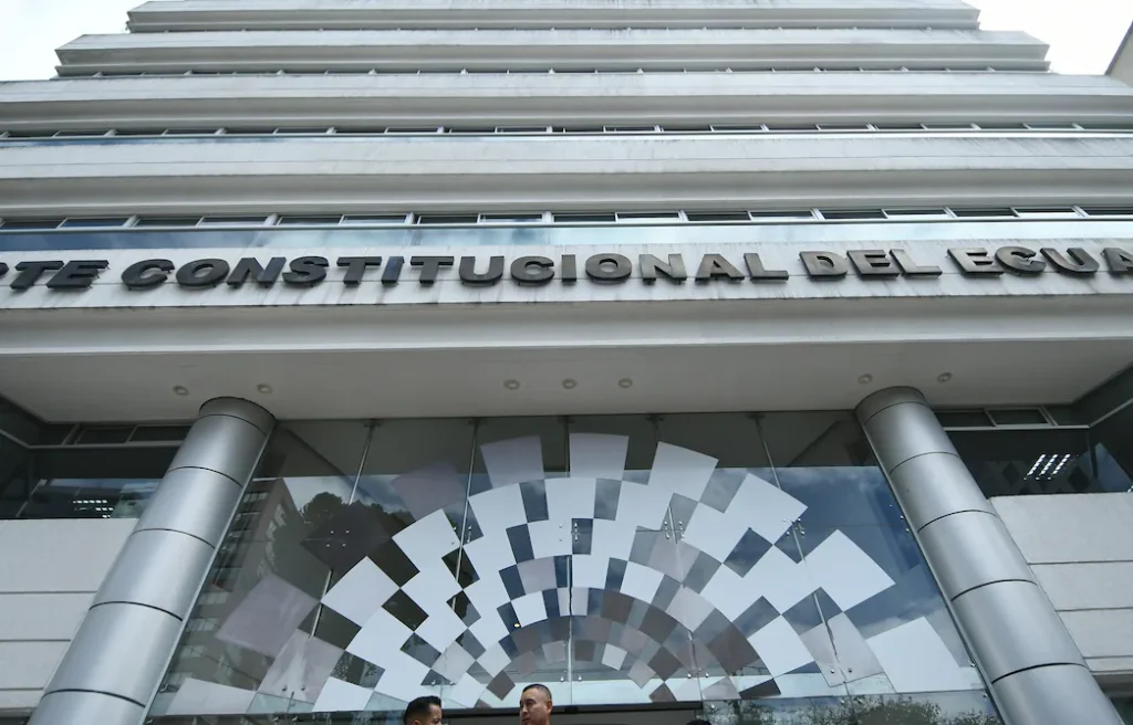 La Corte Constitucional aceptó parcialmente una demanda que cuestiona la legalidad del Decreto 500 firmado por el presidente Daniel Noboa.