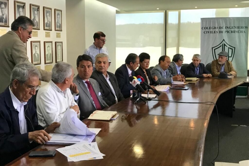 El CCIE advierte sobre posibles apagones en Ecuador para abril 2025, exigiendo transparencia en la situación energética y medidas urgentes.