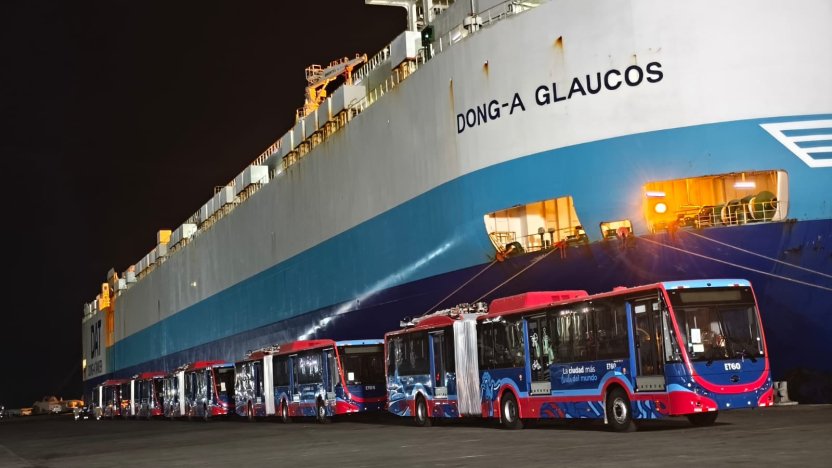 Llegan a Manta otros 59 trolebuses eléctricos que operarán en Quito