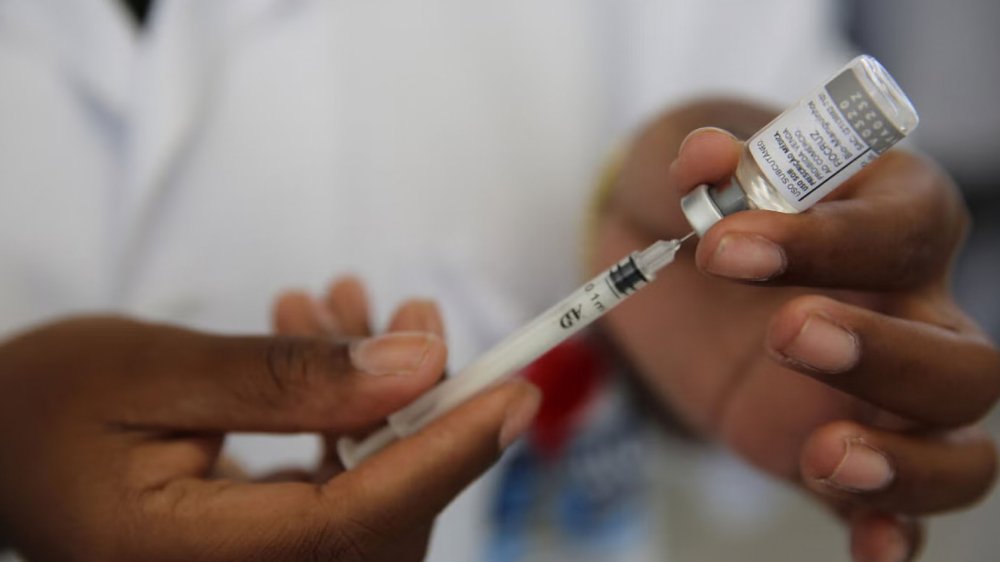 Fiebre amarilla en Ecuador 2025: descubre qué es, cómo se transmite, síntomas y quiénes deben vacunarse para prevenirla.