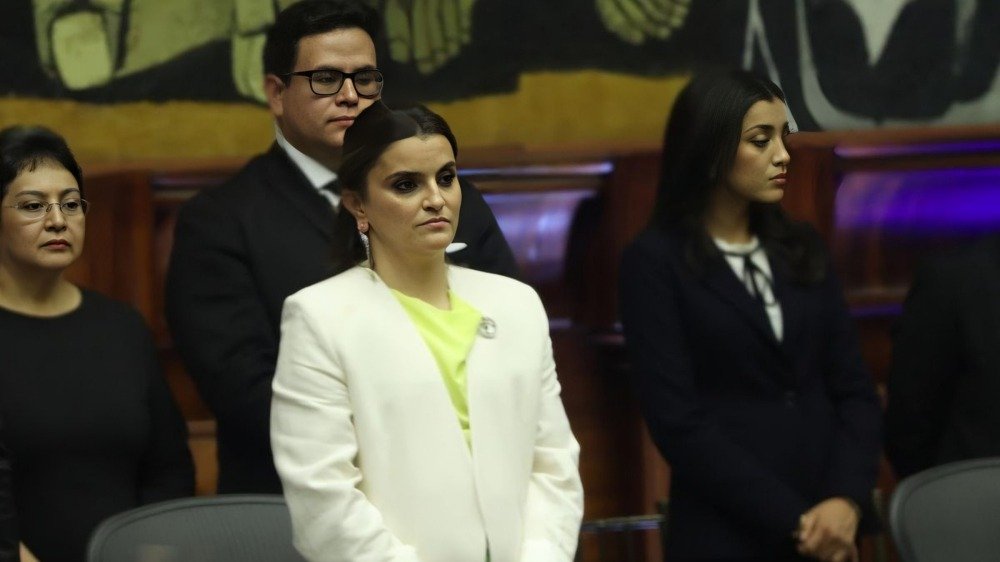 Daniel Noboa asigna funciones a la vicepresidenta María José Pinto en su primer día de gobierno