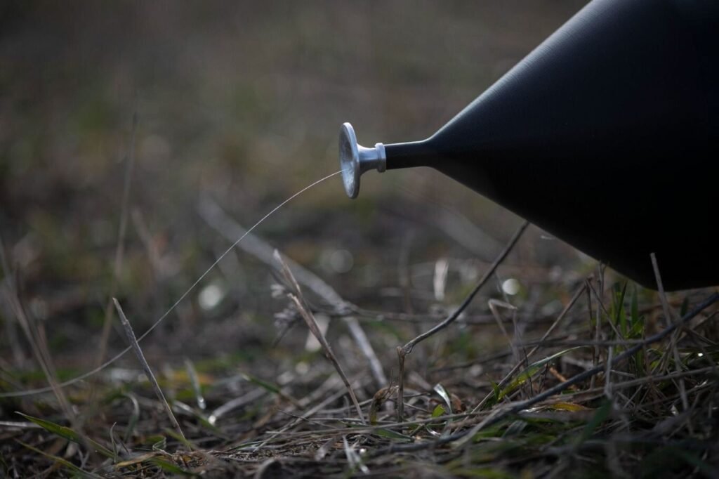 cada dron que levanta el vuelo con una bobina de fibra óptica