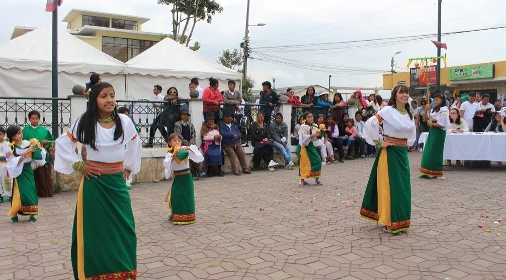 Seis comunas ancestrales de Calderón estrenan plazas comunitarias e impulsan su desarrollo